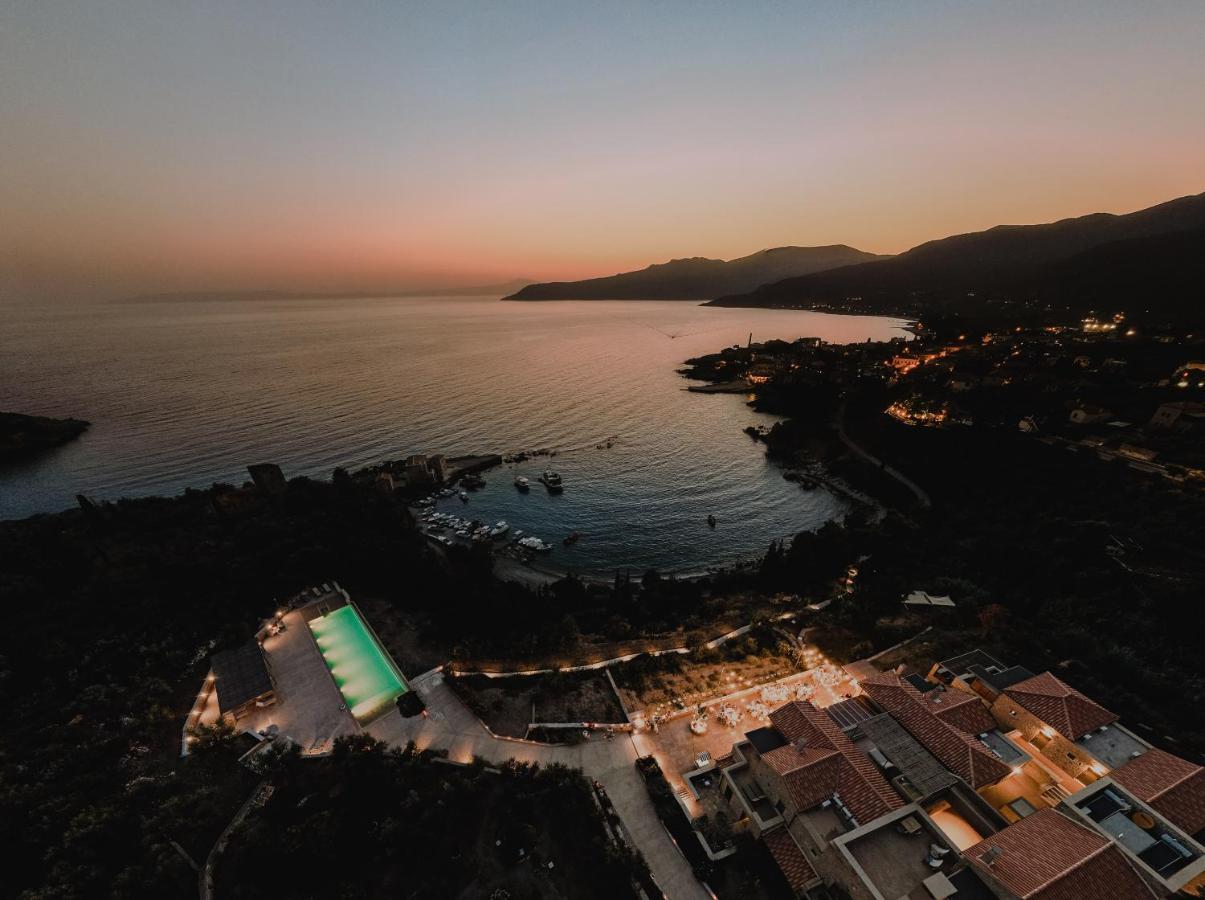 Diapori Suites Hotel Kardhamili Exterior foto